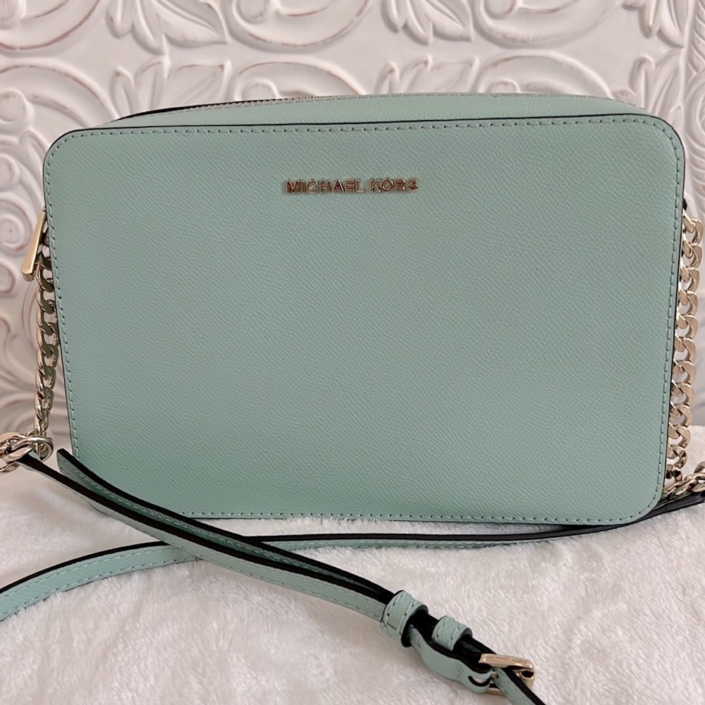 Beautiful Michael Kors Crossbody Bag - Picture 3 of 8